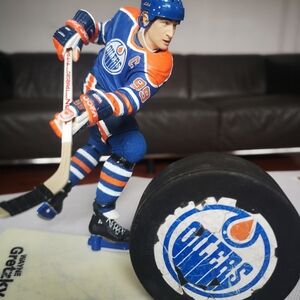 NHL McFarlane Series 2 Wayne Gretzky Edmonton Oilers 6" With Puck & Stand 1978